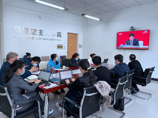 外围买球的app十大平台观看十九届六中全会新闻发布会-中关村教工会场1_副本.jpg